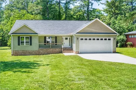 121 Maplewood Ave, Thomasville, NC 27360