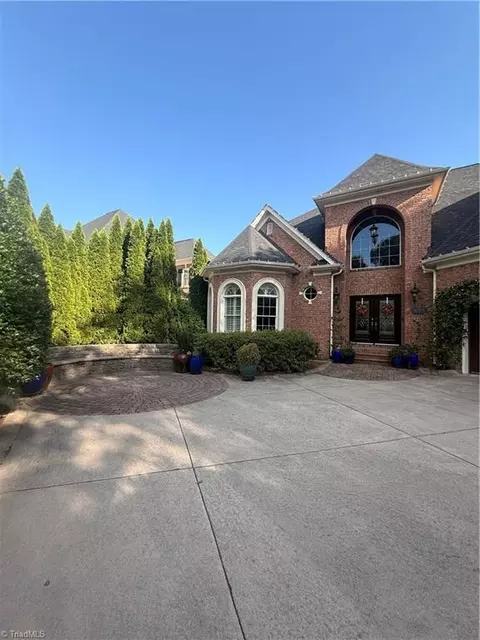805 Northern Shores Ln, Greensboro, NC 27455