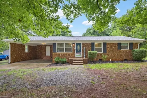 6954 Gra Lan Dr, Thomasville, NC 27360
