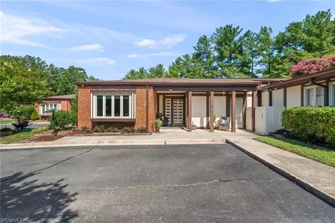 1137 Gatehouse Rd, High Point, NC 27262