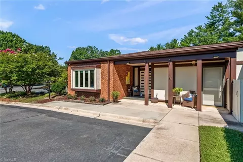 1137 Gatehouse Rd, High Point, NC 27262 photo 2