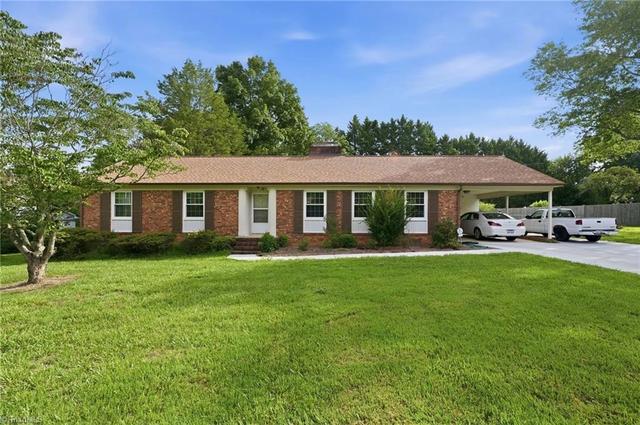 120 Tangle Dr, Jamestown, NC 27282