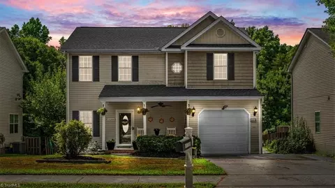 2208 Matthew Oaks Ct, Greensboro, NC 27405