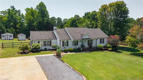 207 Whitestone Dr, Greensboro, NC 27455