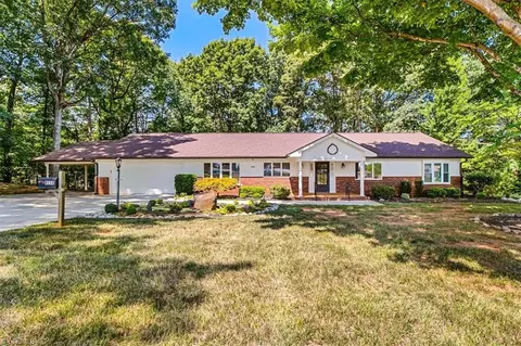 4556 Shattalon Dr, Winston Salem, NC 27106