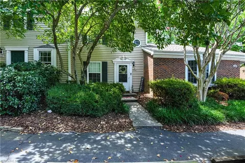2667 Cottage Pl, Greensboro, NC 27455
