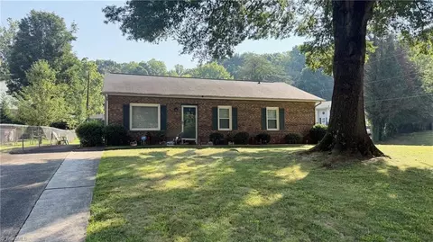 553 Heatherton Ln, Rural Hall, NC 27045