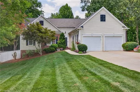 208 Cotswold Ln, King, NC 27021