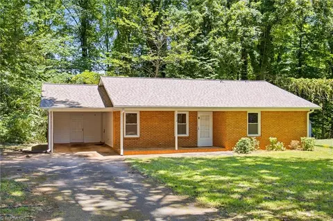 2113 Brookhurst St, Winston Salem, NC 27106