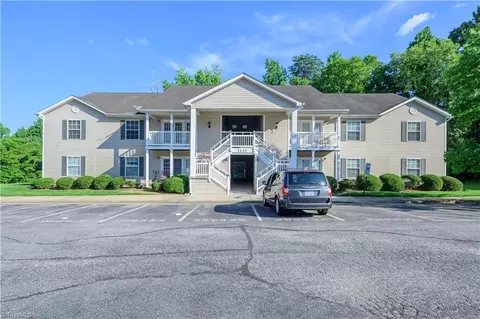 2624 Guyer St #2B, High Point, NC 27265