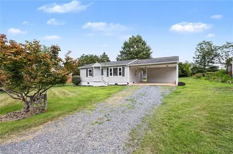 3372 Beavercreek Rd, Randleman, NC 27317