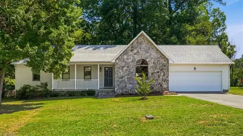 611 Rockwood Dr, Graham, NC 27253