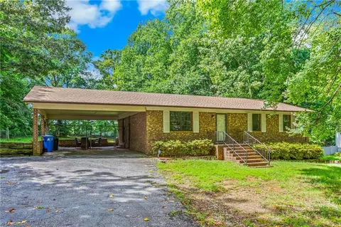 334 Forest Creek Dr, Winston Salem, NC 27107