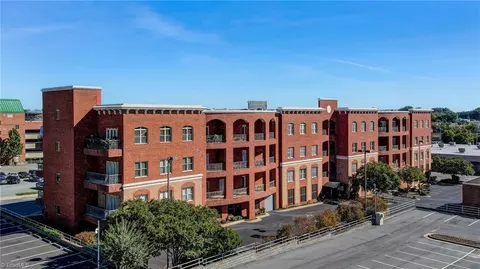 113 Church St #305, Greensboro, NC 27401