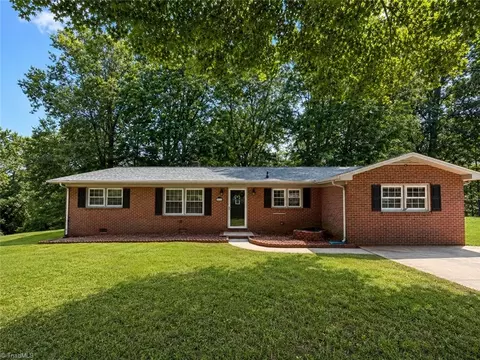 364 Sherwood Forest Dr, North Wilkesboro, NC 28659