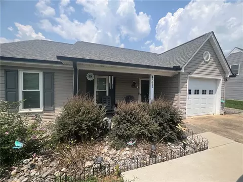 4321 Oak Glen Dr, Winston Salem, NC 27107