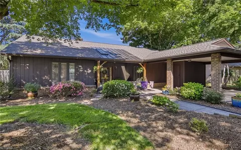 210 Spyglass Dr, Advance, NC 27006