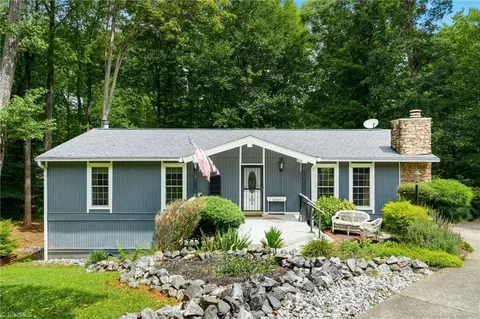 15 Windcrush Ct, Greensboro, NC 27455