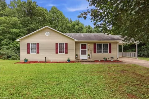106 Arlington Ave N, Jonesville, NC 28642