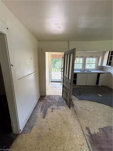 423 Wright St, High Point, NC 27260 photo 8