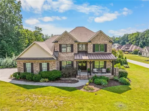 207 Pinnacle Dr, High Point, NC 27265