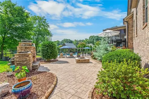 207 Pinnacle Dr, High Point, NC 27265 photo 38