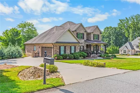 207 Pinnacle Dr, High Point, NC 27265 photo 5