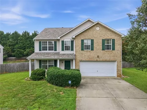 7027 Hill N Dale Dr, Kernersville, NC 27284