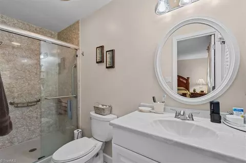 Bath - 4662 Pineview Dr, Trinity, NC 27370 photo 1 of 3