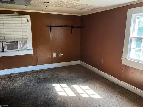 628 Early Ave, Eden, NC 27288 photo 3