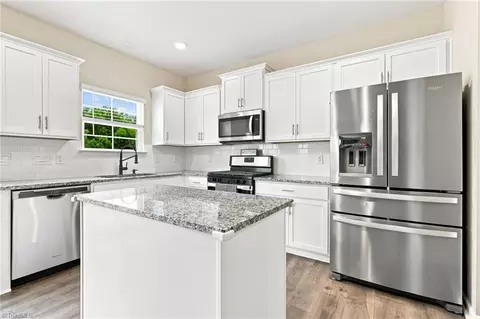 Kitchen - 6826 Bellawood Dr, Trinity, NC 27370 photo 4 of 5