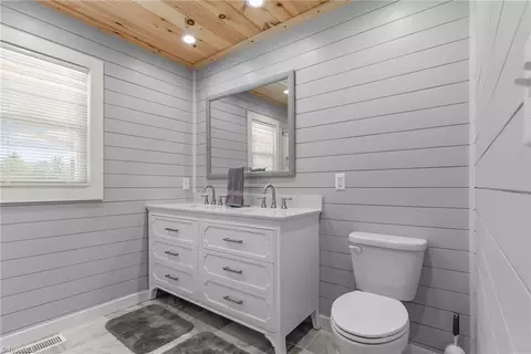 Bath - 290 Riverview Dr, Sparta, NC 28675 photo 2 of 4