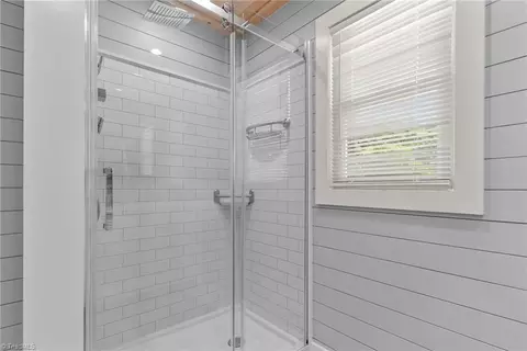 Bath - 290 Riverview Dr, Sparta, NC 28675 photo 3 of 4