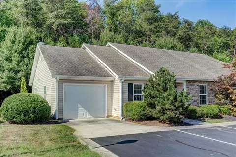 3017 Hyde Place Cir, Winston Salem, NC 27103