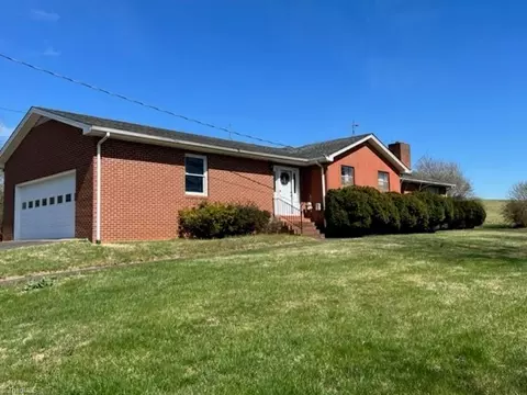 Exterior - 4445 Pine St E, Mount Airy, NC 27030 photo 2 of 4