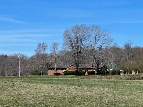 Exterior - 4445 Pine St E, Mount Airy, NC 27030 photo 4 of 4