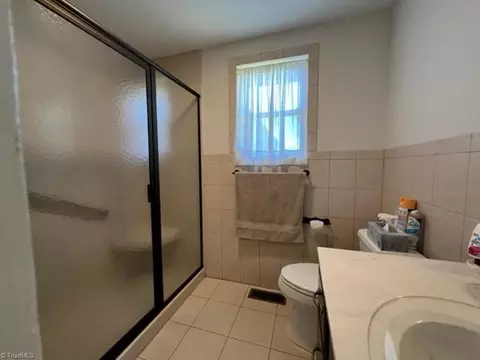 Bath - 4445 Pine St E, Mount Airy, NC 27030 photo 1 of 1