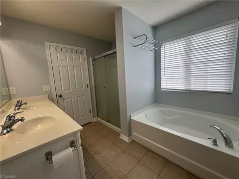 Bath - 3853 Tonsley Pl, High Point, NC 27265 photo 3 of 7