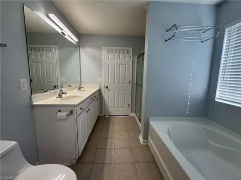 Bath - 3853 Tonsley Pl, High Point, NC 27265 photo 2 of 7