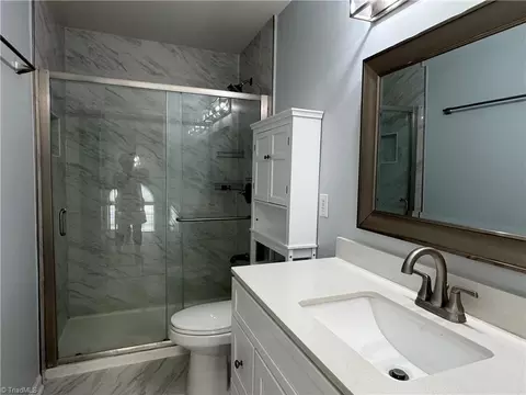 Bath - 3853 Tonsley Pl, High Point, NC 27265 photo 4 of 7