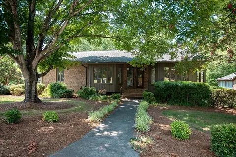 137 Breckindale Cir, Winston Salem, NC 27104