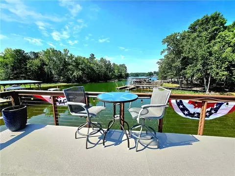 734 Pinehaven Dr, New London, NC 28127