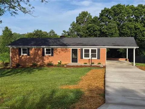 220 Kerner Knolls Dr, Kernersville, NC 27284