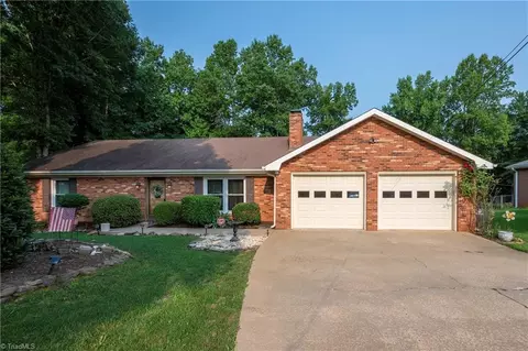 4613 Sun Valley Ln, Kernersville, NC 27284