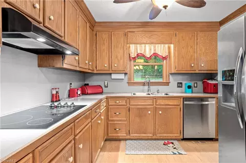 Kitchen - 4721 Whisper Oak Dr, Trinity, NC 27370 photo 2 of 2
