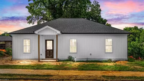 Exterior - 814 Vail Ave, High Point, NC 27260 photo 2 of 4
