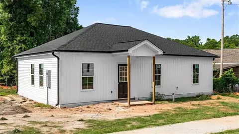 Exterior - 814 Vail Ave, High Point, NC 27260 photo 3 of 4