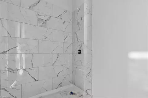 Bath - 816 Vail Ave, High Point, NC 27260 photo 2 of 3