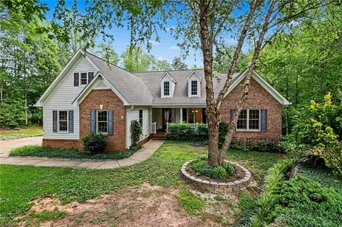 8602 Winding Hill Dr, Stokesdale, NC 27357
