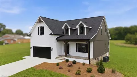 377 Lenalan Dr, Lexington, NC 27295